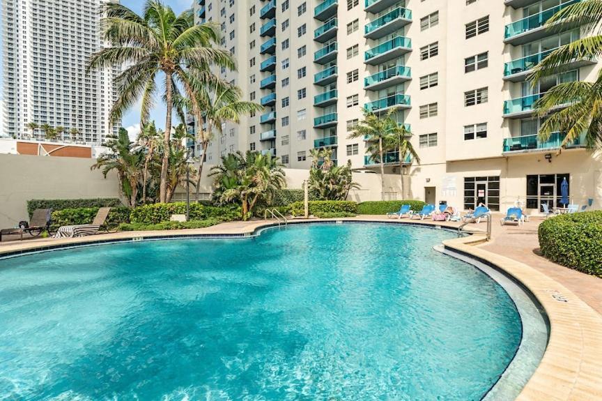 Cozy Ocean View Apartment By Miami Te Espera - Hallandale 11E Hollywood Exteriör bild