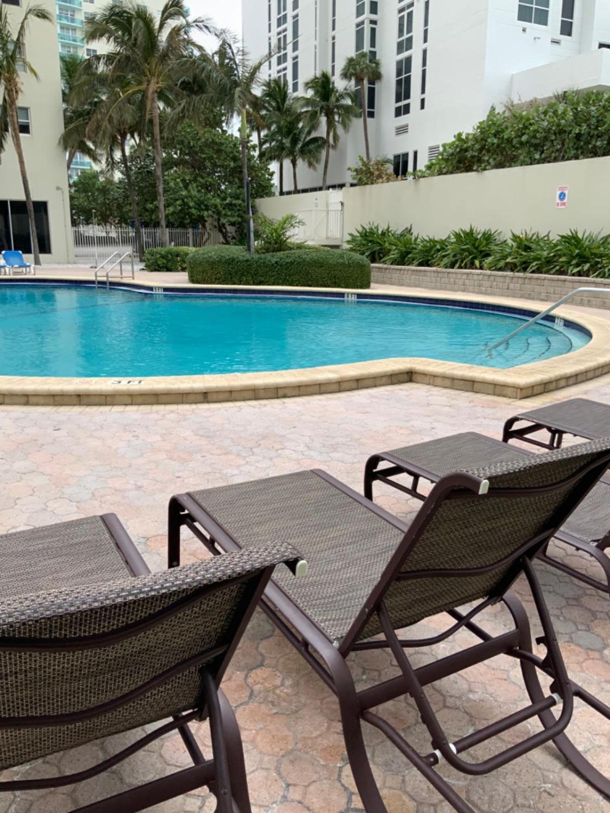 Cozy Ocean View Apartment By Miami Te Espera - Hallandale 11E Hollywood Exteriör bild